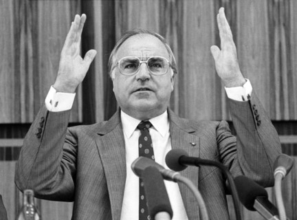 German chancellor and Chairman of the Christian Democratic Union (CDU) Helmut Kohl on 04 July 1985 at a press conference in Bonn.