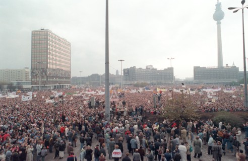 Berlin: Knapp vier Wochen nach dem 40. Jahrestag der DDR gingen am 04.11.1989