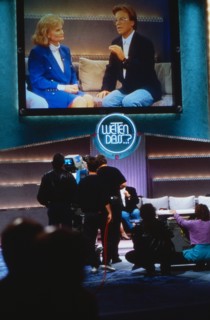 Wetten dass, Spielshow, Deutschland 1992, auf Großbildschirm; Hannelore Kohl im Gespräch mit
