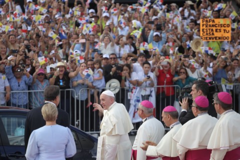 23 January 2019, Panama, Panama-Stadt: On his arrival at Tocumen airport, Pope Francis (3rd from
