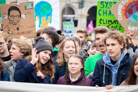 29 March 2019, Berlin: The environmental activist Greta Thunberg (M) participates together with