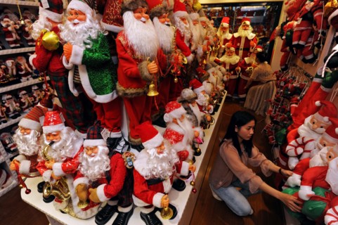 Yiwu, May 17, 2017 () -- A seller arranges commodities for Christmas at the Yiwu International