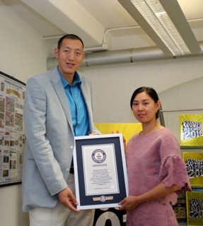 Sept. 10, 2015 () -- China's Sun Mingming and his wife Xu Yan pose for a photo during their visit