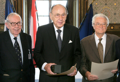 Les anciens ministres des Affaires étrangères de Pologne, d'Allemagne et de France,  Krzystof Skubiszewski, Hans Dietrich Genscher (FDP) et Roland Dumas sont réunis mardi (29.08.2006) à l'hôtel de vil...