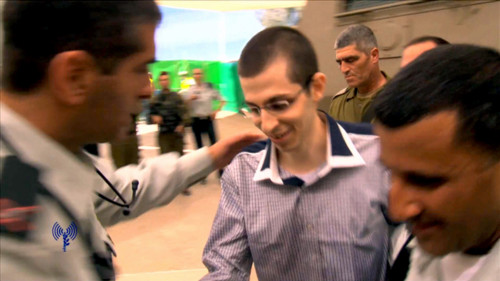 Der Videograb eines FIlm der israelischen Armee zeigt Gilad Schalit am Dienstag (18.102011) nach