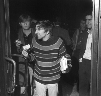 Student leader Rudi Dutschke during the attempt to reach the building