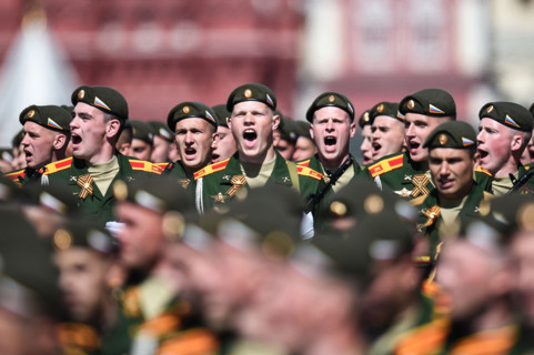 (180509) -- MOSCOW, May 9, 2018 () -- Russian soldiers march during the Victory Day parade in