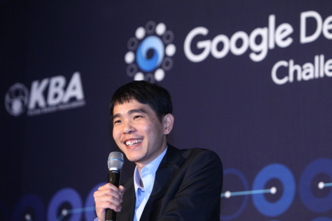 (160313) -- SEOUL, March 13, 2016 () -- South Korean professional Go player Lee Sedol smiles at the
