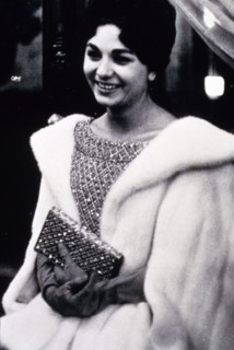 Farah Diba fiancée à Mohammed Reza Pahlavi, Paris 1959