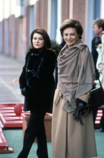Farah Pahlavi et sa fille Leila, 1998