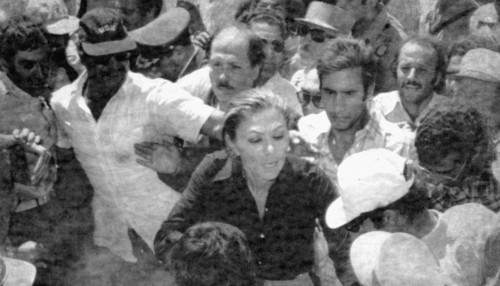 Farah Pahlavi sur le site du tremblement de terre de Tabas, 19 septembre 1978