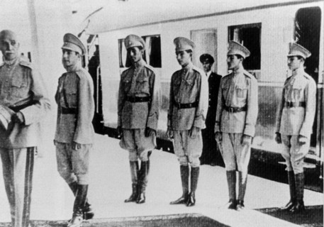 Reza Shah Pahlavi et son fils Mohammed Reza Pahlavi, vers 1935