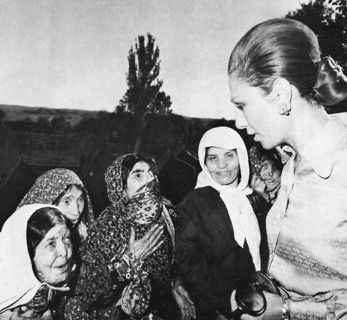 Farah Pahlavi en visite officielle