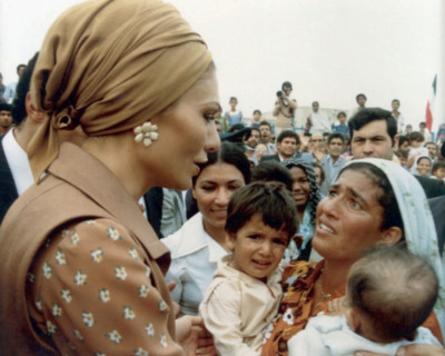 Farah Pahlavi en visite officielle
