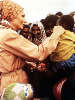 Farah Pahlavi en vacances à l'île de Kish, 1975