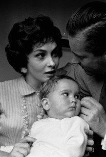 Gina Lollobrigida, Milko Skofic et leur fils (1958)