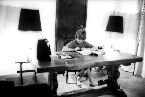 Françoise Sagan à son bureau