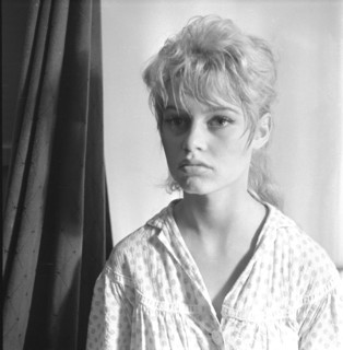 Brigitte Bardot sur le tournage de "La mariée est trop belle"