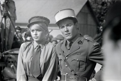 Brigitte Bardot et Jacques Charrier sur le tournage de "Babette s'en va-t-en guerre"