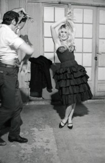 Brigitte Bardot en cours de flamenco