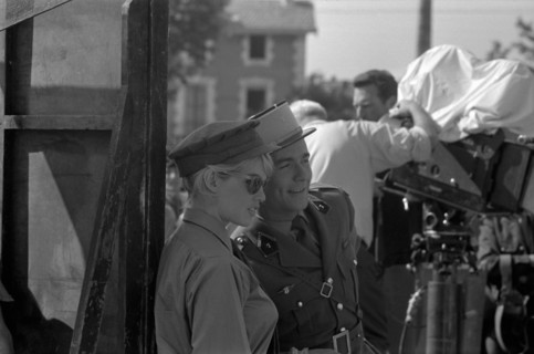 Brigitte Bardot et Jacques Charrier sur le tournage de "Babette s'en va-t-en guerre"