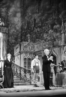 Représentation de la pièce "L'Aigle à deux têtes", 1960