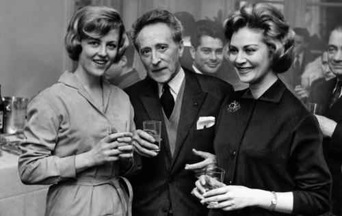 Cocteau between Nicole Courcel and Françoise Christophe, 1960