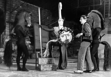 Cocteau pendant les répétitions de "Oedipus Rex", 1952