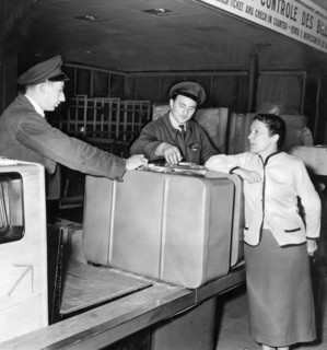 Piaf à Orly, 5 septembre 1956