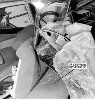 La voiture d'Edith Piaf après l'accident, 6 septembre 1958