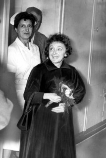 Piaf quitte l'hopital américain, 15 octobre 1959