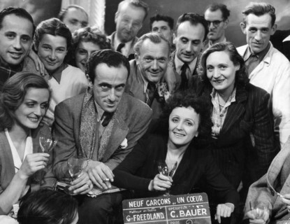 Piaf pendant le tournage de "Neuf garçons, un coeur", 1948