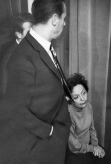 Piaf fatiguée un soir à l'Olympia