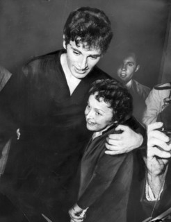 Piaf et Théo Sarapo, juin 1962