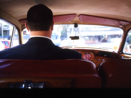 Le chauffeur à la Rolls-Royce.