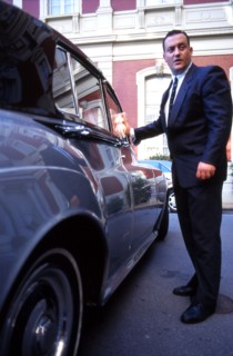 Le chauffeur à la Rolls-Royce.