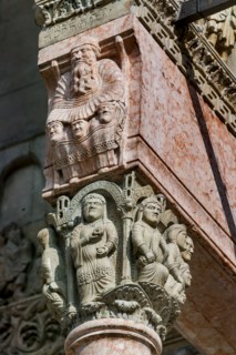 Façade de la Cathédrale de Fidenza en Italie