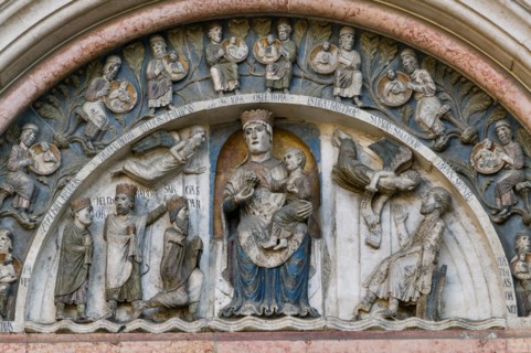 Baptistère de Parme en Italie