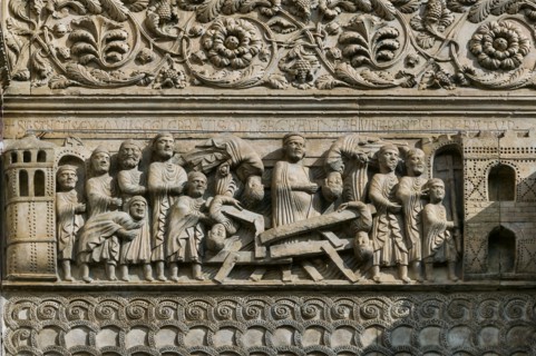 Façade de la Cathédrale de Fidenza en Italie