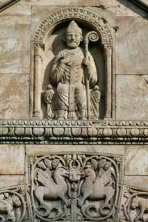 Façade de la Cathédrale de Fidenza en Italie