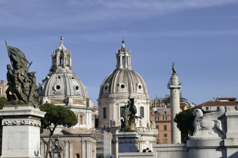 Dômes des églises Santa Maria di Loreto et Santissimo Nome di Maria, à Rome