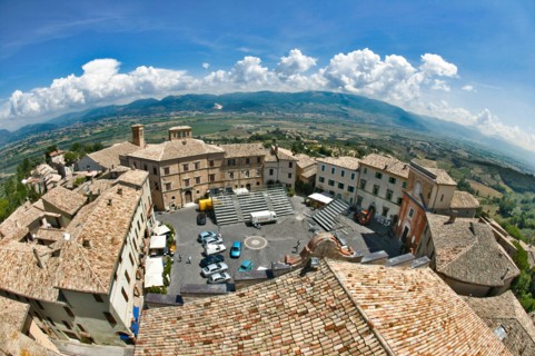 Montefalco, round square