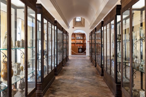 Deruta, Regional Ceramics Museum of Deruta: view of a room with display cabinets