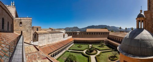 Monreale, Duomo, cloister of the Benedictine monastery: view of the cloister