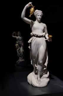 "Hebe", 1800-5, by Antonio Canova (1757 - 1822), marble statue./Museo Statale Ermitage, S. Pietroburgo - St. Petersburg, Russia