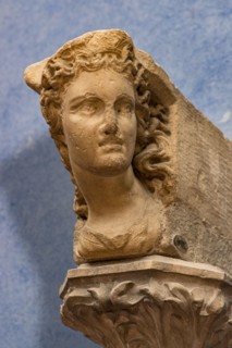 Pisano: 'Bracket female head"