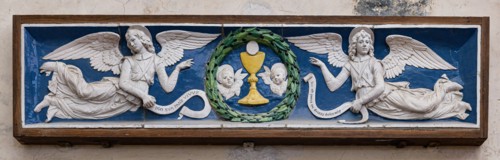 Andrea Della Robbia: 'Two Angels adoring the Eucharist Chalice'