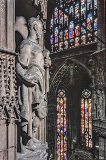 Dôme de Milan : pilastre du transept gauche