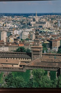 Veduta di Milano dalla Torre Branca. In primo piano il Castello Sforzesco.
