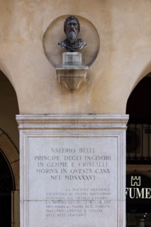 Vicenza: bust and epigraph dedicated to Valerio Belli